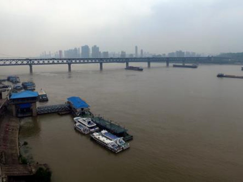 长江中下游水位迅速上涨